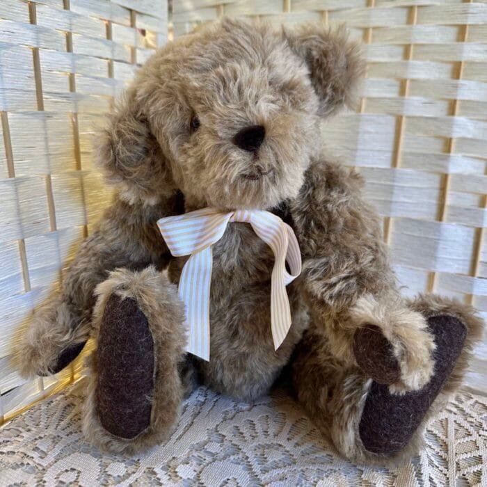Collectable Artist Bear - Louis: 43cm in Brown Whirly Mohair - Image 5