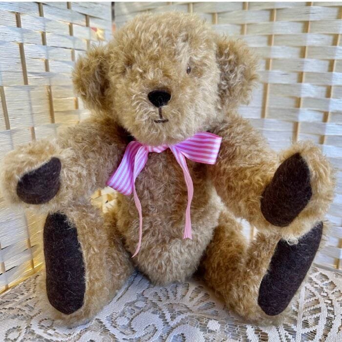 Collectable Artist Bear - Layla: 43cm in Antique Gold Schulte Mohair - Image 2